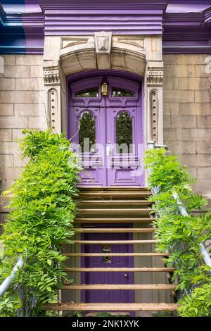 Old House in Montreal downtown Stock Photo - Alamy