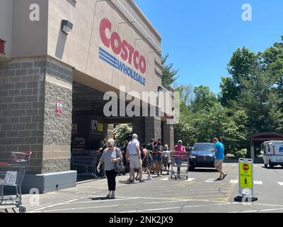 Photo By: STRF/STAR MAX/IPx 2022 A COSTCO Is Seen In Norwalk ...