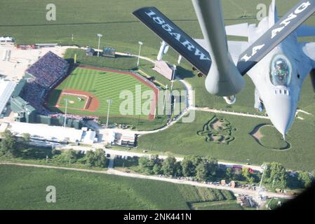 A U.S. Air Force F-16 Fighting Falcon of the Ohio Air National Guard’s 180th Fighter Wing flies behind a U.S. Air Force KC-135 Stratotanker of the Iowa Air National Guard’s 185th Air Refueling Wing in a flyover at the Field of Dreams Games at Dyersville, Iowa, Aug. 11, 2022. Prior to the flyover, the F-16 received fuel from the KC-135 in an aerial refueling mission. Stock Photo