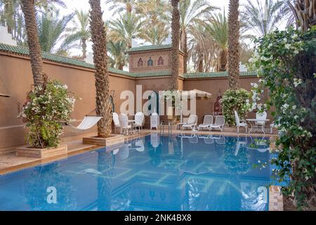 Afrika, Marokko, Südmarokko, Zagora, Pool im Hotel Riad Dar Sofian Stock Photo