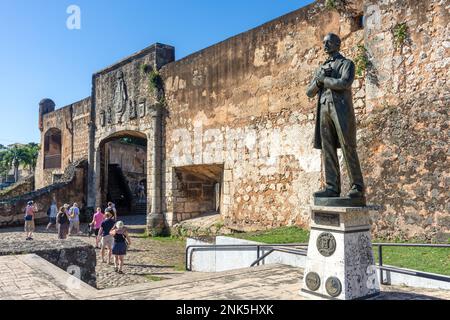 Juan Pablo Duarte statue and Fuerte el Invencible, Santo Domingo, Dominican Republic (Republica Dominicana), Greater Antilles, Caribbean Stock Photo