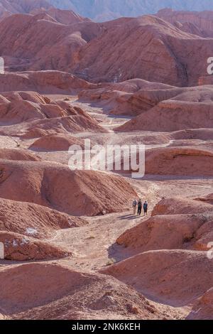 walking in search of Quebrada del Diablo (Devil´s gorge), Atacama desert, near San Pedro de Atacama, Antofagasta Region, Chile Stock Photo