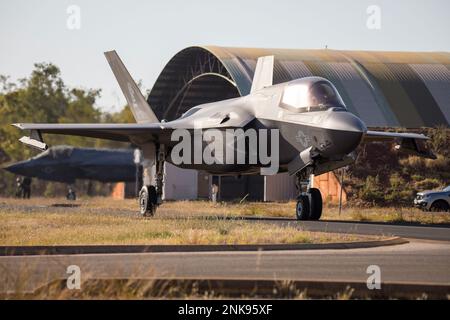 A U.S. Marine Corps F-35B Lightning II aircraft with Marine Fighter Attack Squadron 121 taxis at Royal Australian Air Force Base Tindal, Australia, Aug. 12, 2022. U.S. Marines with Marine Aircraft Group 12 are conducting unit level training in Australia to maintain readiness, test expeditionary capabilities, and increase interoperability with allies and partners in the Indo-Pacific. Stock Photo