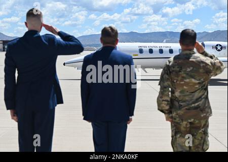 Col. Jason Vattioni (left), 377th Air Base Wing commander, and Dr. Kelly Hammett (middle), Space Rapid Capabilities Office director and program and executive officer, render salutes during the arrival of U.S. Space Force Gen. David T. Thompson, Vice Chief of Space Operations, at Kirtland Air Force Base, N.M., Aug. 12, 2022. Stock Photo