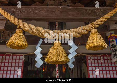 Sacred rope, or shimenawa, Asanogawa inari jinja, Kanazawa, Japan Stock ...