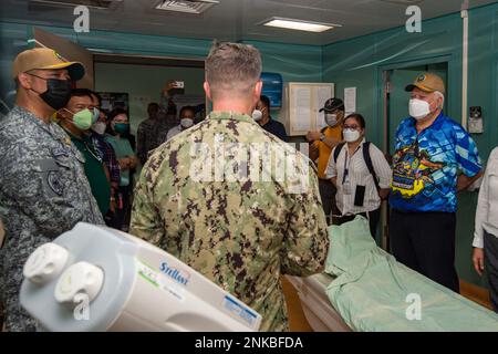 Philippine Air Force Brig. Gen. Augustine S. Malinit (center), 580th ...