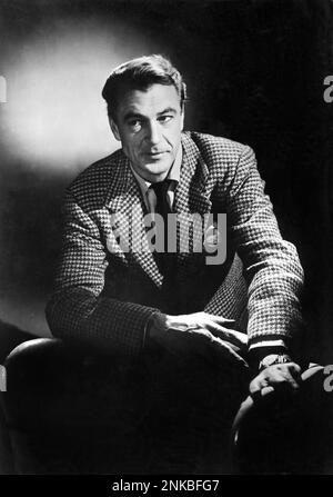 1954 ca.  : The movie actor GARY COOPER ( Helena , Montana 7 may 1901 - Beverly Hills , California 13 may 1961 )  - CINEMA - portrait - ritratto - tie - cravatta  - collar - colletto  ----  Archivio GBB Stock Photo