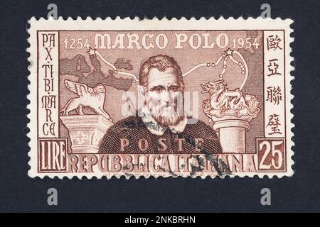 The italian explorer and diarist MARCO POLO ( Venezia 1254 - 1324 ), italian post stamp 1954 - ESPLORATORE - DIARISTA - WRITER of IL MILIONE with Rustichello - CINA - CHINA  -  francobollo commemorativo  ----  Archivio GBB Stock Photo