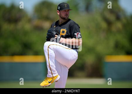 June 25, 2022: Pittsburgh Pirates starting pitcher Wil Crowe (29) grabs the  ball out of the air during the MLB game between Pittsburg Pirates and Tampa  Bay Rays St. Petersburg, FL. Tampa