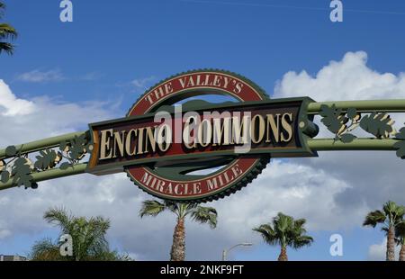 Encino, California, USA 22nd February 2023 The Valley's Encino Commons Miracle Mile Sign on Ventura Blvd in Encino, California, USA. Photo by Barry King/Alamy Stock Photo Stock Photo