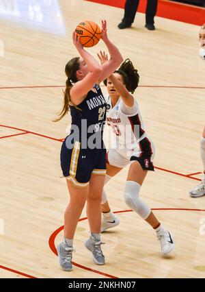 Montana State Bobcats forward Lexi Deden (21) drives to the basket ...