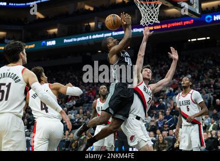 Sacramento, CA, USA. 23rd Feb, 2023. Sacramento Kings forward Harrison Barnes (40) is fouled by Portland Trail Blazers forward Drew Eubanks (24) in the second quarter during a game at Golden 1 Center in Sacramento, Thursday, Feb. 23, 2023. (Credit Image: © Paul Kitagaki Jr./ZUMA Press Wire) EDITORIAL USAGE ONLY! Not for Commercial USAGE! Stock Photo
