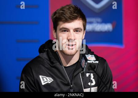 Kent State quarterback Dustin Crum runs a drill during the NFL football  scouting combine, Thursday, March 3, 2022, in Indianapolis. (AP  Photo/Darron Cummings Stock Photo - Alamy