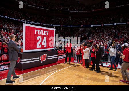 Former Wisconsin basketball player Michael Finley acknowledges the crowd  during a ceremony to retire his jersey number at halftime of an NCAA college  basketball game between Wisconsin and Michigan Sunday, Feb. 20