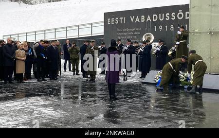 Tallinn, Estonia. 24th Feb, 2023. Jens Stoltenberg (l), NATO Secretary General, Ursula von der Leyen (2nd from left), President of the European Commission, and Kaja Kallas (M), Prime Minister of Estonia, take part in a wreath-laying ceremony at the War of Independence Memorial in Freedom Square as part of the celebrations marking the 105th anniversary of the Republic of Estonia. Credit: Alexander Welscher/dpa/Alamy Live News Stock Photo