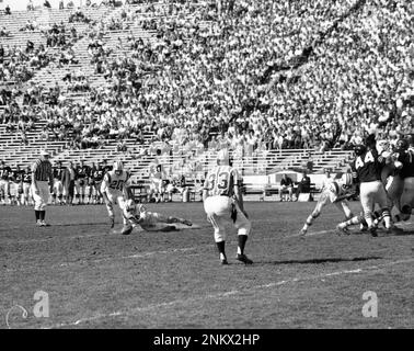 1960 Boston Patriots at Oakland Raiders 46-Page Program at Kezar Stadium EX