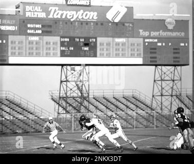 The Oakland Raiders play the Dallas Texans at Candlestick Park, September  24, 1961 Wayne Crow (22) crosses the goal line (Bob Campbell/San Francisco  Chronicle via AP Stock Photo - Alamy