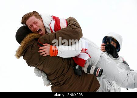 Shaun White (USA) competing in the Snowboard Halfpipe finals at the 2010  Olympic Winter Games, Vancouver, Canada Stock Photo - Alamy