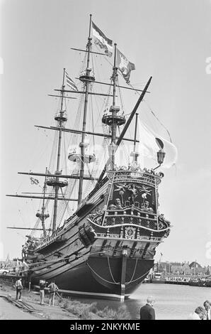 Replica VOC ship Prins Willem in Makkum ca. 1985 Stock Photo