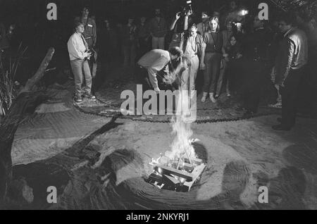 Bhagwan movement in Amsterdam is going to burn the book of the Rajneeshis on behalf of Bhagwan ca. 1985 Stock Photo