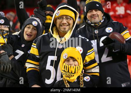 KANSAS CITY, MO - JANUARY 16: Pittsburgh Steelers running back Najee Harris  (22) smiles before an AFC wild card playoff game between the Pittsburgh  Steelers and Kansas City Chiefs on Jan 16