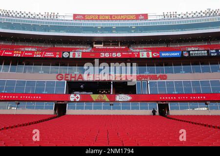 KANSAS CITY, MO - JANUARY 16: Pittsburgh Steelers cornerback Ahkello  Witherspoon (25) kneels before an AFC wild card playoff game between the  Pittsburgh Steelers and Kansas City Chiefs on Jan 16, 2022