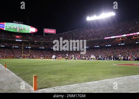 KANSAS CITY, MO - JANUARY 16: Pittsburgh Steelers running back Najee Harris  (22) smiles before an AFC wild card playoff game between the Pittsburgh  Steelers and Kansas City Chiefs on Jan 16