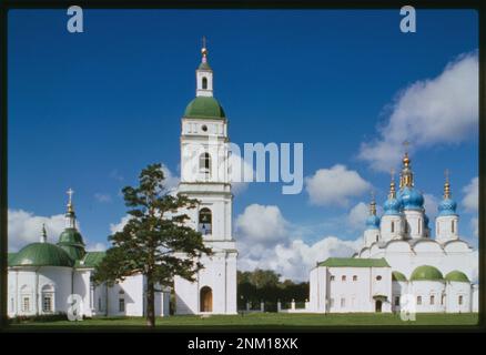 Cathedral of St. Sophia and Dormition (1681-86), (right), and Cathedral of the Intercession (1743-46;1850-67), (left), east view, Tobol'sk, Russia. Brumfield photograph collection. Cathedrals,Russia Federation,1990-2000. , Bell towers,Russia Federation,1990-2000. , Russia Federation,Tiumenskaia oblast  ,Tobol sk. Stock Photo