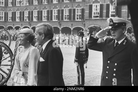 Prince's Day 1985, Crown Prince Willem Alexander salutes, left Queen Beatrix and Prince Claus ca. 1985 Stock Photo