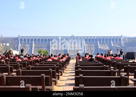 December 23 2022 - Gujarat in India: People enjoy the Sardar Sarovar Dam (Kevadia Gaam) Stock Photo