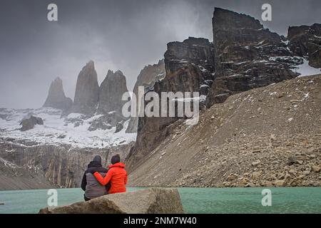 Hikers, Mirador Base Las Torres. You can see the amazing Torres del Paine, Torres del Paine national park, Patagonia, Chile Stock Photo