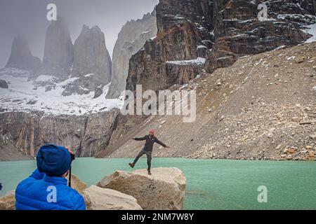 Hikers, Mirador Base Las Torres. You can see the amazing Torres del Paine, Torres del Paine national park, Patagonia, Chile Stock Photo