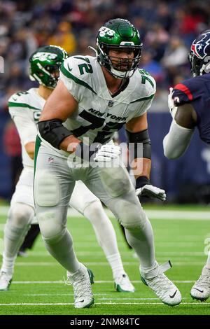 New York Jets guard Laurent Duvernay-Tardif (72) walks to the line of  scrimmage during an NFL football game against the New Orleans Saints,  Sunday, Dec. 12, 2021, in East Rutherford, N.J. (AP