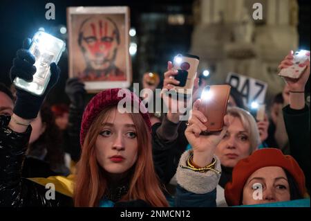 Madrid, Spain. 24th Feb, 2023. People raise their mobiles with the flashlight on during a protest where members of the Ukrainian community have gathered to protest against the Russian invasion of Ukraine, demanding peace and the end of war, coinciding with the first anniversary of Russia's invasion of Ukraine. Credit: Marcos del Mazo/Alamy Live News Stock Photo