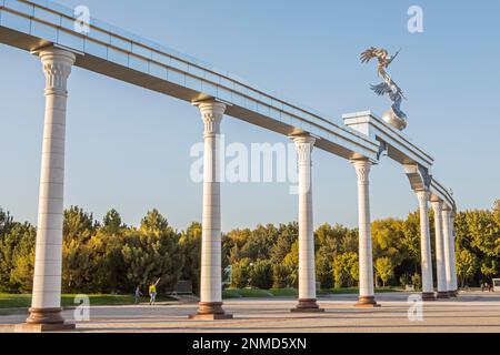 Ezgulik Independence Arch, in Independence square, Tashkent, Uzbekistan Stock Photo