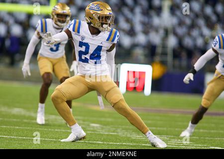 October 24, 2021: Washington Football Team offensive tackle Charles Leno  Jr. #72 watches as Green Bay Packers defensive end Kingsley Keke #96 sacks  Washington Football Team quarterback Taylor Heinicke #4 during NFL