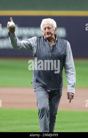 Bob Uecker to be Inducted into NAB Broadcasting Hall of Fame, Newsroom