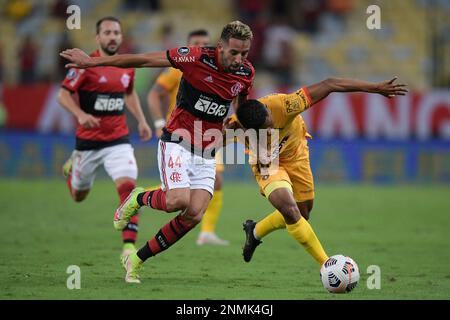 Maurício Isla, reforço do Flamengo, chega ao Rio de Janeiro