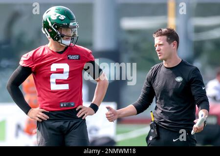 New York Jets tight end Trevon Wesco (85) runs against the Miami Dolphins  during an NFL football game, Sunday, Nov. 21, 2021, in East Rutherford,  N.J. (AP Photo/Adam Hunger Stock Photo - Alamy