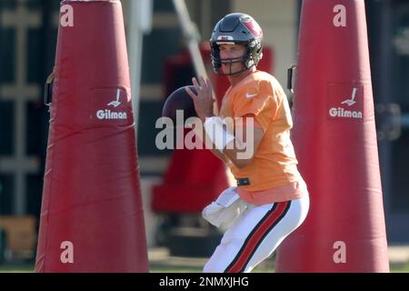 TAMPA, FL - MAY 31: Tampa Bay Buccaneers tight end Ko Kieft (41) goes thru  a drill during the Tampa Bay Buccaneers OTA Offseason Workouts on May 31,  2022 at the AdventHealth