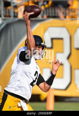 East Rutherford, New Jersey, USA. 22nd Dec, 2019. Quarterback Mason Rudolph  (2) of the Pittsburgh Steelers throws a pass during a game against the New  York Jets at MetLife Stadium on December 22, 2019 in East Rutherford, New  Jersey. Gregory Vasil