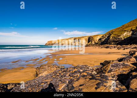 Clear winter's day at Trebarwith Strand, Tintagel, Cornwall, UK Stock Photo