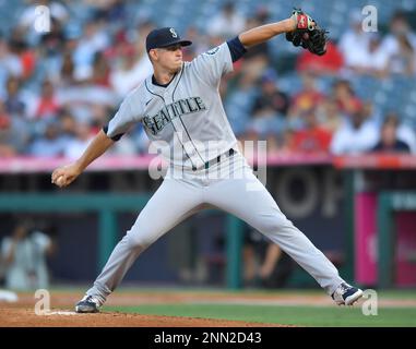 Seattle Mariners starting pitcher Chris Flexen (77) pitches in the