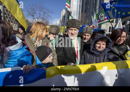 Brussels, Belgium. 25th Feb, 2023. Chechen president in exile Ahmed Zakajev (C) pictured during a national demonstration in solidarity with Ukraine as yesterday marked exactly one year since Russia's invasion of Ukraine, Saturday 25 February 2023, in Brussels. The demonstration in Brussels opposes the war, demands peace in Ukraine and calls for the immediate withdrawal of all Russian troops. The demonstration in Brussels is part of a global week of actions BELGA PHOTO NICOLAS MAETERLINCK Credit: Belga News Agency/Alamy Live News Stock Photo