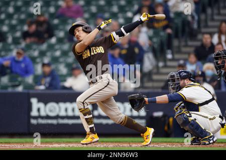 San Diego Padres infielder Ha-seong Kim (7) warm up before an MLB