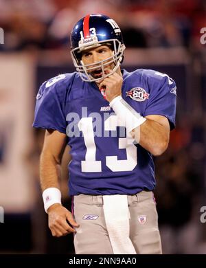 EAST RUTHERFORD - NOVEMBER 07: Giants QB #13 Kurt Warner drops