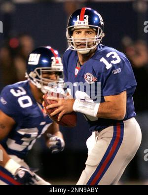 EAST RUTHERFORD - NOVEMBER 07: Giants Kurt Warner sets to throw under  pressure during the first half during the New York Giants game versus the  Chicago Bears in East Rutherford, NJ. (Icon