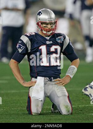 Dejected New England Patriots quarterback Tom Brady watches the final  seconds tick off the clock against the Miami Dolphins at Landshark stadium  in Miami on December 6, 2009 Stock Photo - Alamy