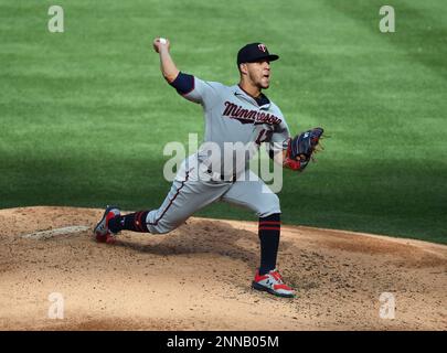 St. Petersburg, FL. USA; Minnesota Twins first baseman Willians Astudillo  (64) fields a ball and gets the unassisted out during a major league baseba  Stock Photo - Alamy