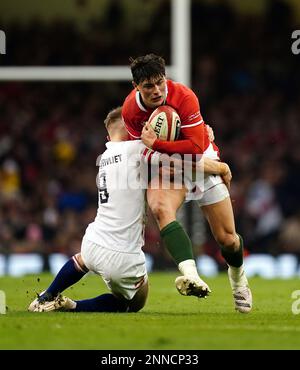 Wales' Louis Rees-Zammit is tackled by England's Jack van Poortvliet during the Guinness Six Nations match at the Principality Stadium, Cardiff. Picture date: Saturday February 25, 2023. Stock Photo